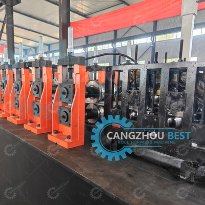 Ketebalan baja 0,8mm Perbedaan Embossing Shutter Rolling Door Profile Roll Forming Machine