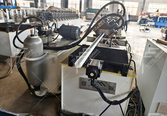 PLC Otomatis Metal Stud dan Track Roll Forming Machine untuk produksi C U L T Ceiling Grid