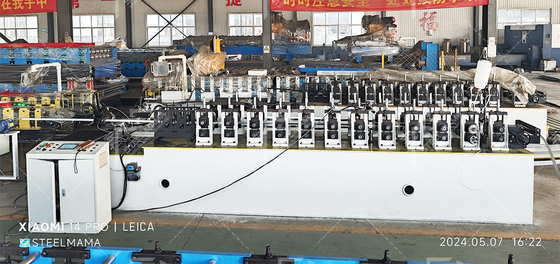 PLC Otomatis Metal Stud dan Track Roll Forming Machine untuk produksi C U L T Ceiling Grid