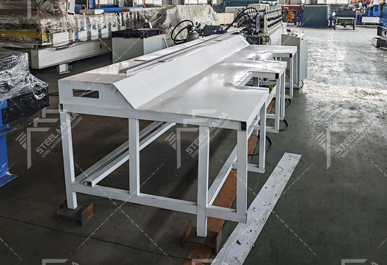 PLC Otomatis Metal Stud dan Track Roll Forming Machine untuk produksi C U L T Ceiling Grid