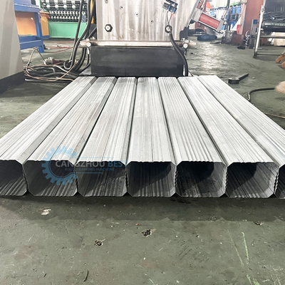 Color Steel Square Tube Mold Cutting Roll Forming Machine dengan Mesin Elblow