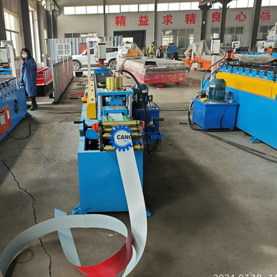 PLC dikendalikan perforated taman pagar roll membentuk mesin dengan desain yang dapat disesuaikan